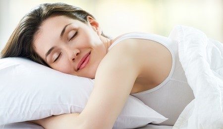 Oreiller pour dormir sur le ventre