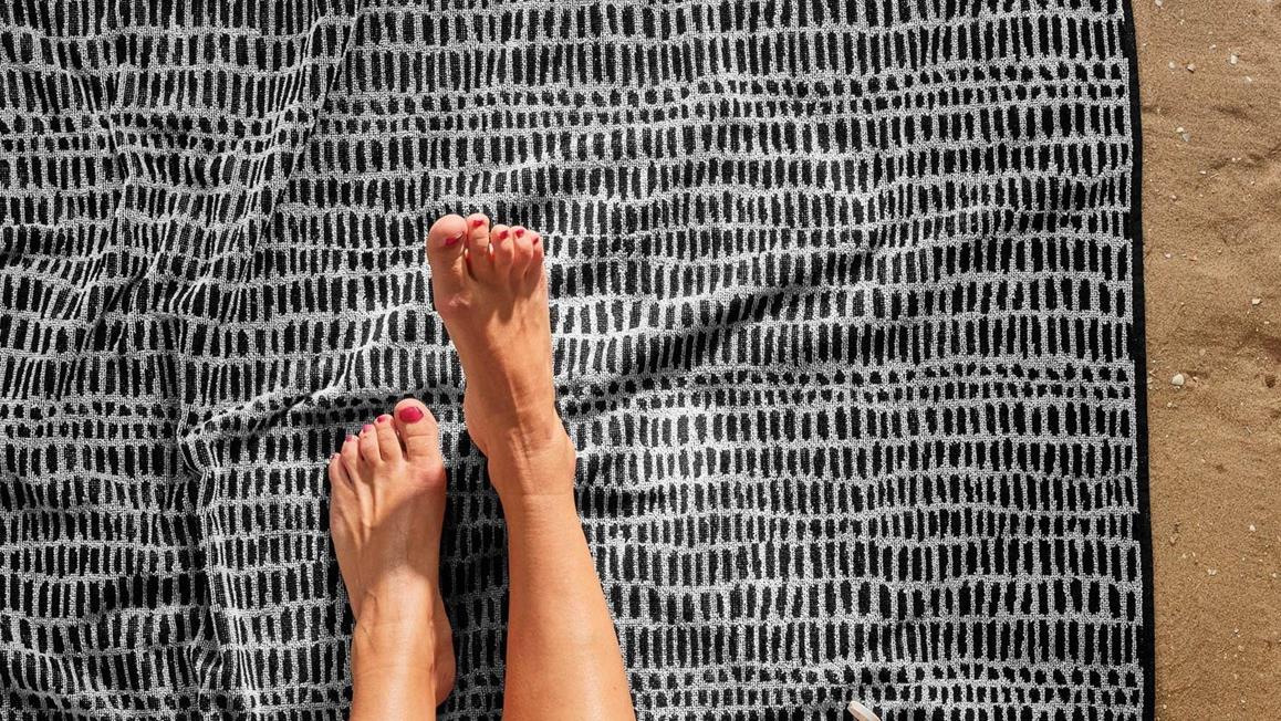 Serviette de plage noire