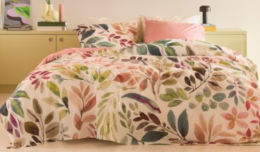 Depuis des décennies, la grande marque Cinderella propose ses collections de linge de lit haut de gamme. Elles offrent une grande variété de housses de couette de style chic et contemporain, ainsi que des oreillers et des couettes.