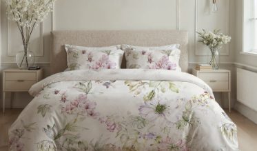 Elégance, luxe et qualité. Le linge de lit Heckettlane contribue à un confort de sommeil optimal, tout en donnant un style chic et contemporain à votre espace nuit. Cette marque haut de gamme propose également une vaste gamme de linge de bain et de plaids.