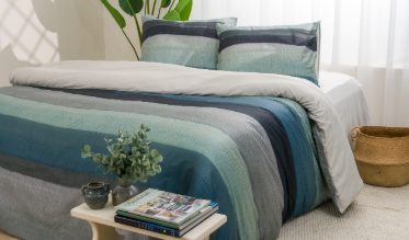 Laissez-vous épater par le linge de lit Snoozing, vendu exclusivement par Smulderstextiles. Réveillez-vous avec le sourire. Le linge de lit confortable de Snoozing promet un sommeil de qualité et un réveil en pleine forme. Large choix de basiques intemporels et de designs tendance. Confort et douceur à un prix tout doux.