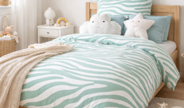 Venez découvrir notre vaste gamme de linge de lit et de bain, spécialement conçu pour les tout-petits, les enfants et les ados ! Pour égayer leur vie au quotidien, nos housses de couette s'habillent d'imprimés originaux, pleins de tendresse et de bonne humeur. Avec notre linge de maison pour enfants, l'heure du bain et du coucher devient un véritable moment de bonheur.