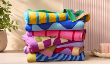 Des serviettes de plage : pour des vacances hautes en couleur, pour vos enfants et vous-même ! Drap de plage XXL ou fouta, nos serviettes de plage se conjuguent à tous les styles pour des moments de farniente inoubliables.