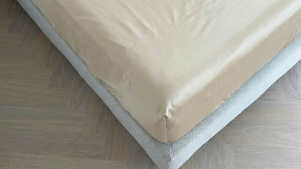 Kayori Saya drap-housse grand bonnet satin